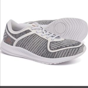 ***NIB ADIDAS BOUNCE LIGHT TRAINING SHOES 8.5***